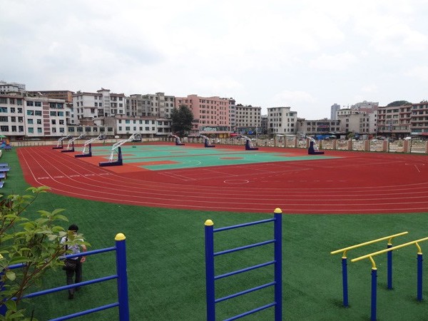学校塑胶跑道施工