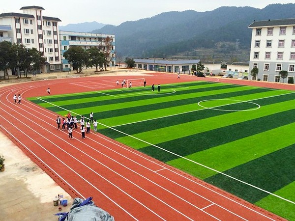 广东做学校透气型塑胶跑道