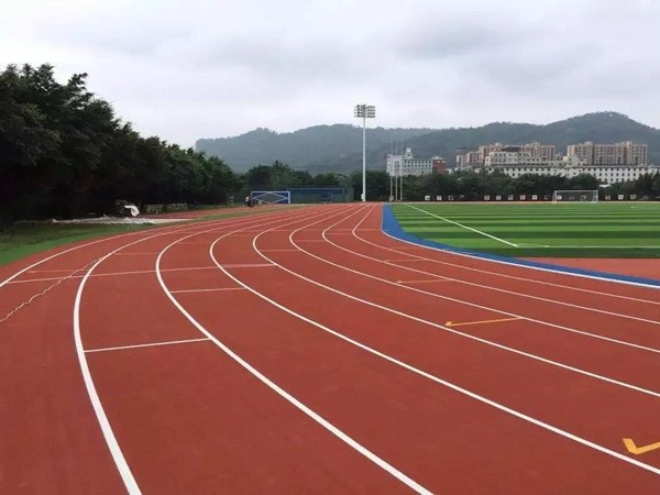 新国标透气型塑胶跑道