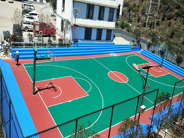 室外塑胶篮球场